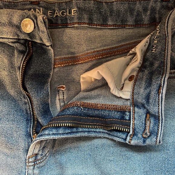 American Eagle size 8 regular stretch distressed mom jeans - Picture 4 of 13
